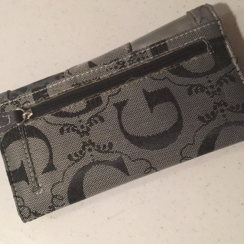 Guess inspired Wallet - Picture 2 of 3